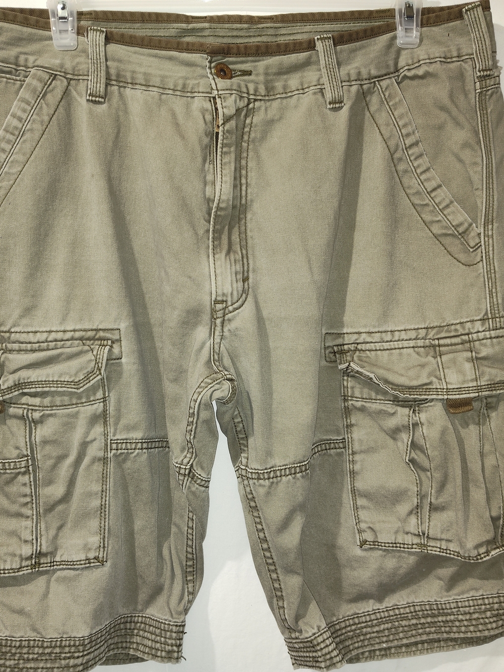Levi's Cargo Shorts in Light Olive Green